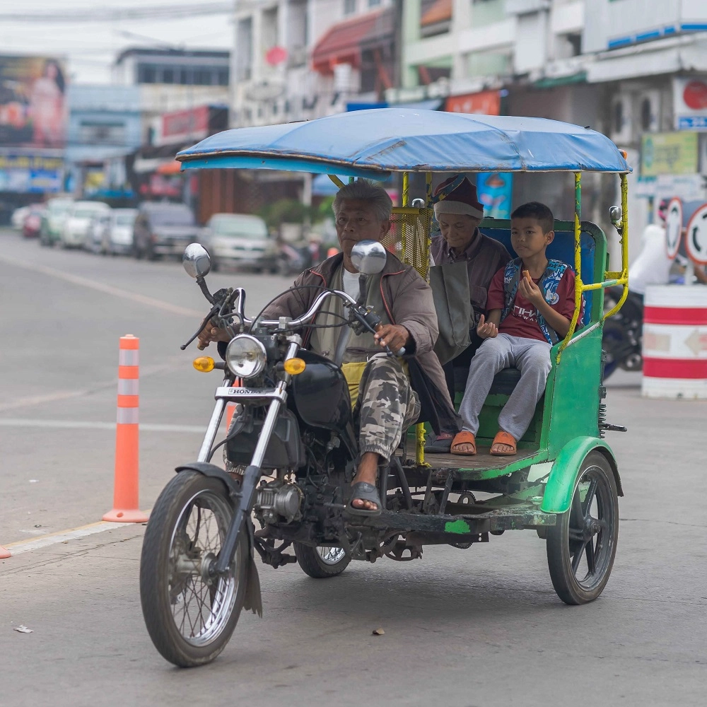 Krabi Transfers Compared: Taxi, Minivan, Bus or Boat?